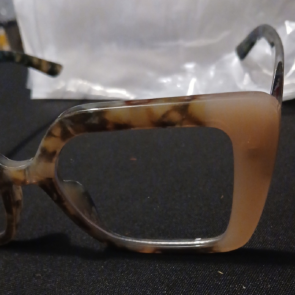 Elegant Tortoise Shell Women's Glasses - Picture 4 of 4